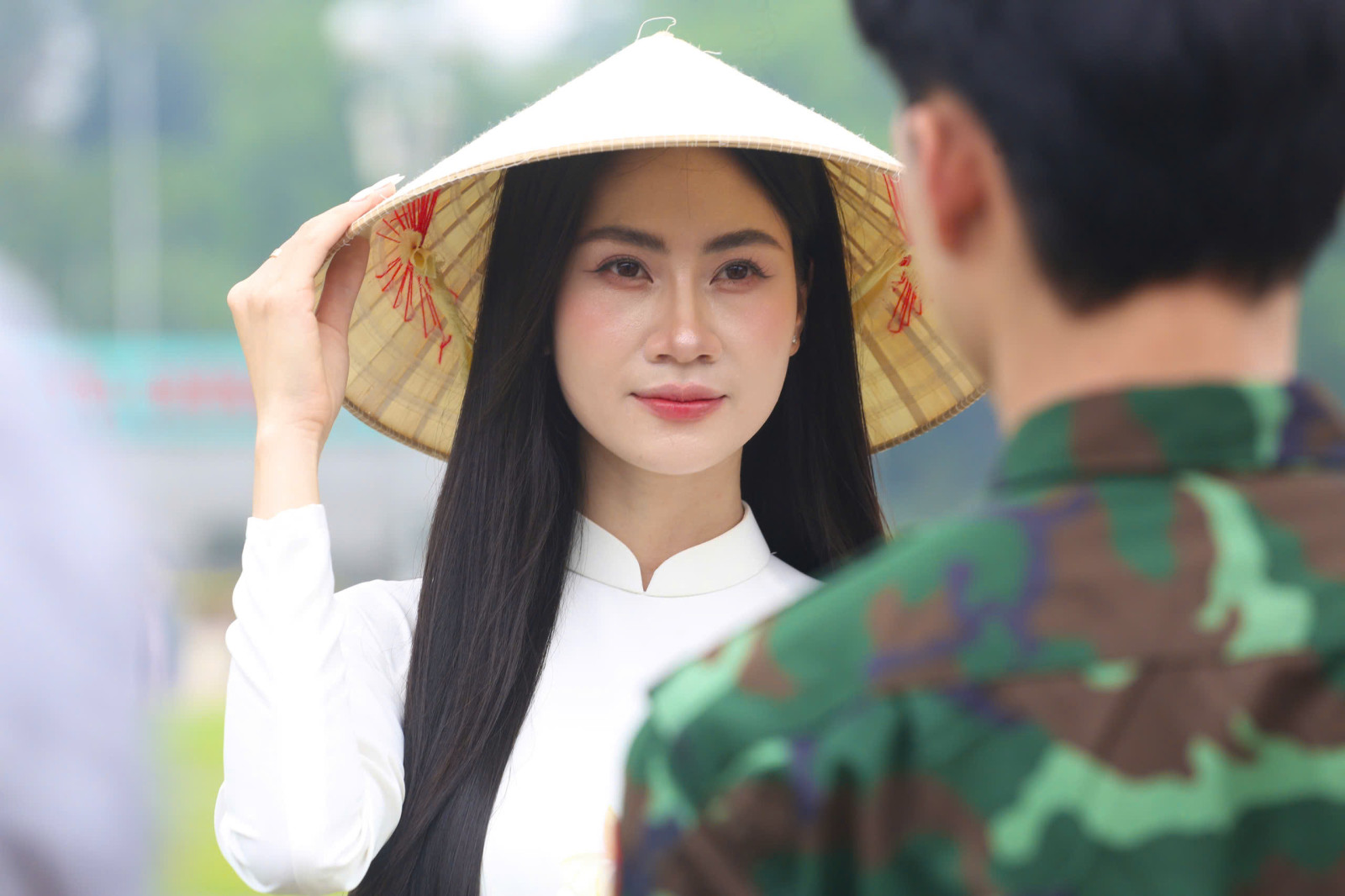 Thủ đô rợp bóng cờ hoa chào mừng kỷ niệm Ngày Thống nhất đất nước 30/4 - Ảnh 9