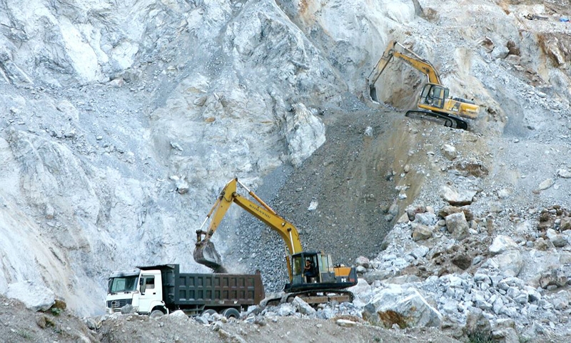 Hà Nam sắp đấu giá quyền khai thác 11 mỏ đá trong tháng 5/2025 - Ảnh 1