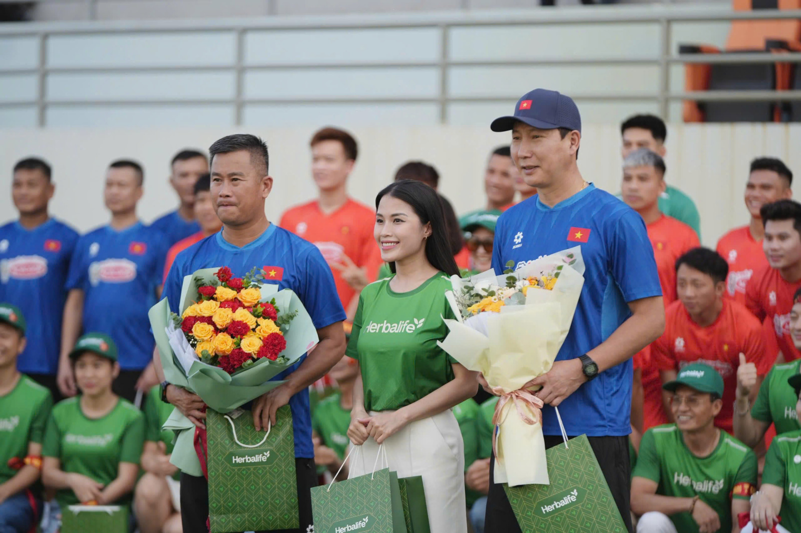 Herbalife Việt Nam tiếp sức cho các Đội tuyển Bóng đá Quốc gia Việt Nam - Ảnh 4