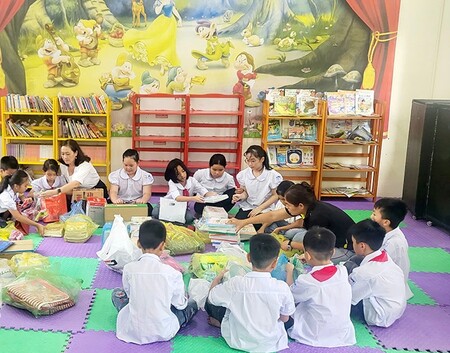 Ninh Bình: Gói ghém yêu thương gửi đến Trung Thu của trẻ em vùng lũ