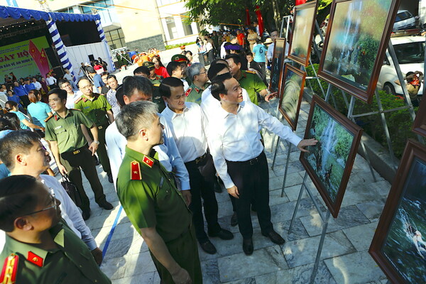 Thứ trưởng Bộ Công an dự Ngày hội ANTQ tại huyện Văn Yên, tỉnh Yên Bái