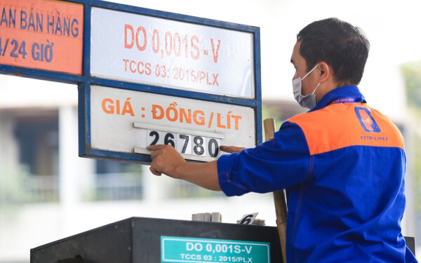 Xăng dầu đồng loạt tăng giá, RON95 vượt mốc 20.000 đồng/lít